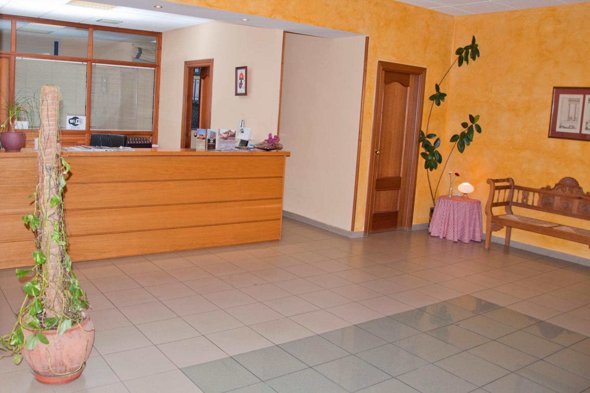 Mlc Benavente Hotel ภายนอก รูปภาพ