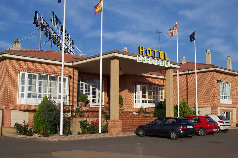 Mlc Benavente Hotel ภายนอก รูปภาพ