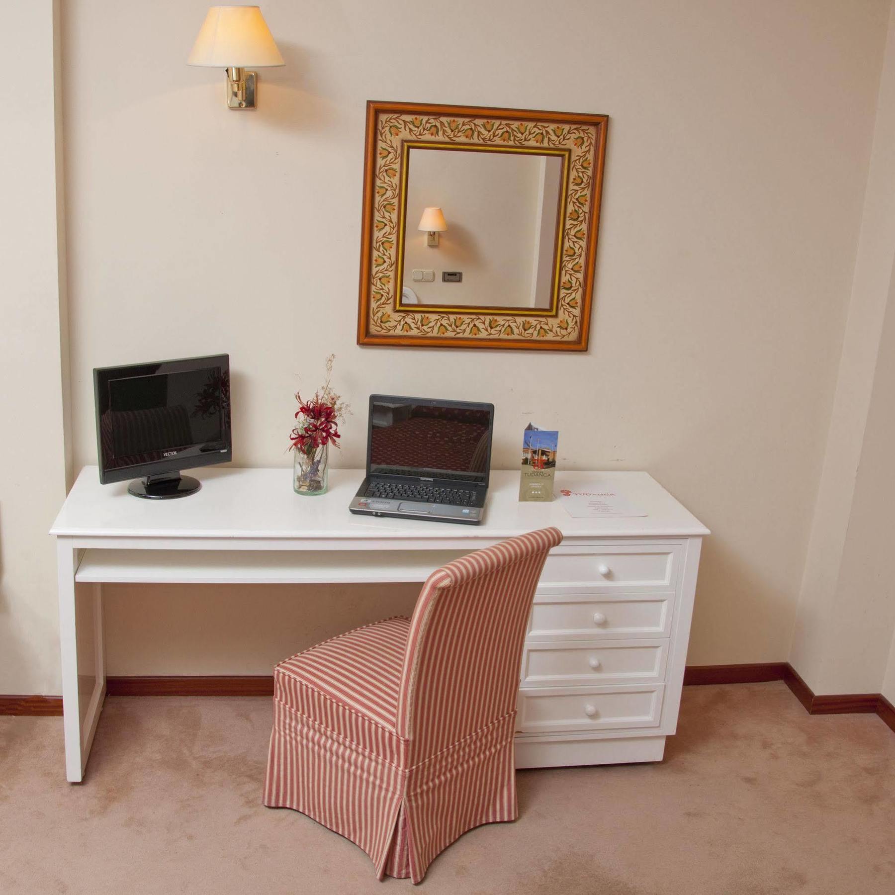 Mlc Benavente Hotel ภายนอก รูปภาพ