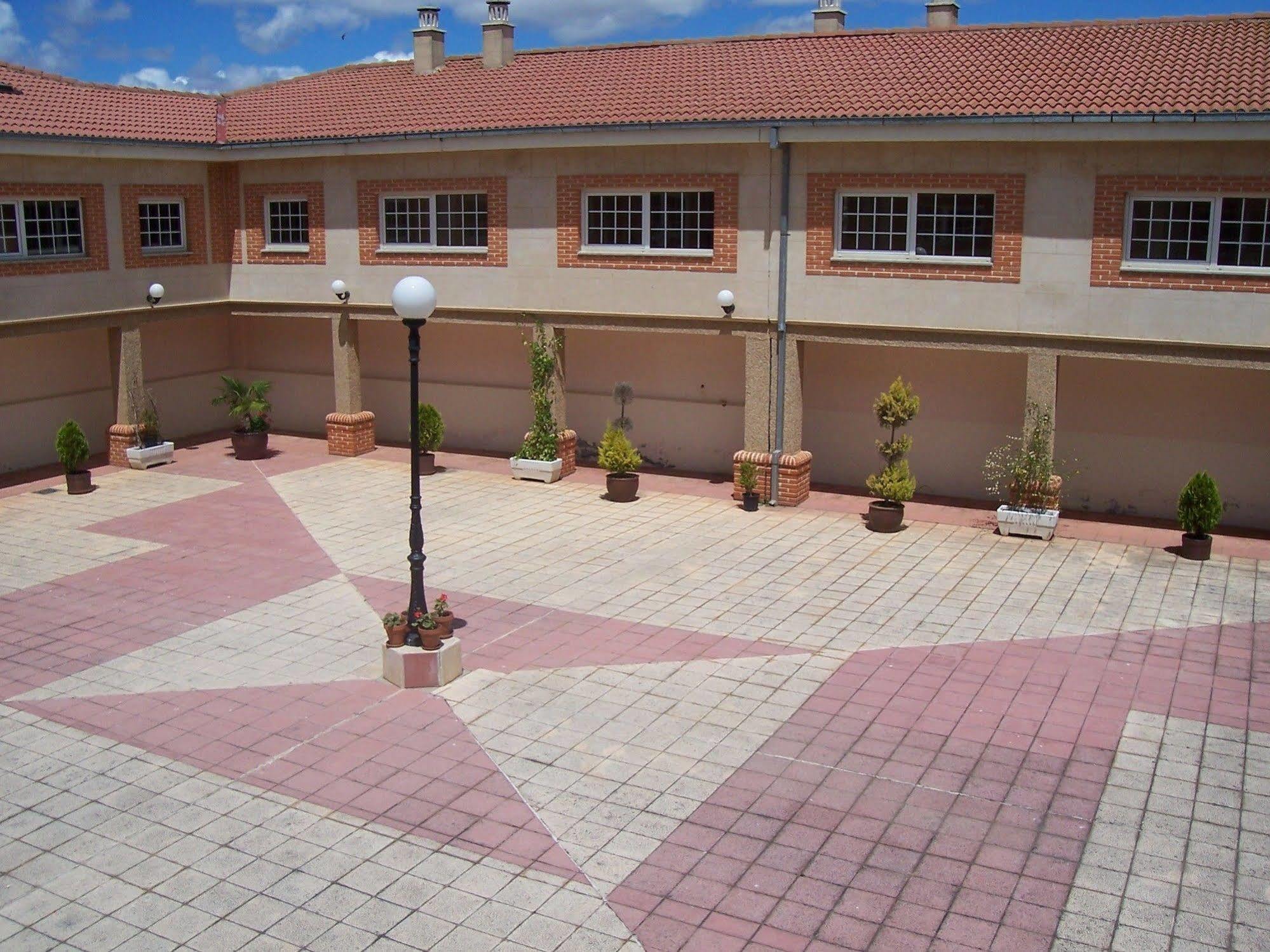 Mlc Benavente Hotel ภายนอก รูปภาพ