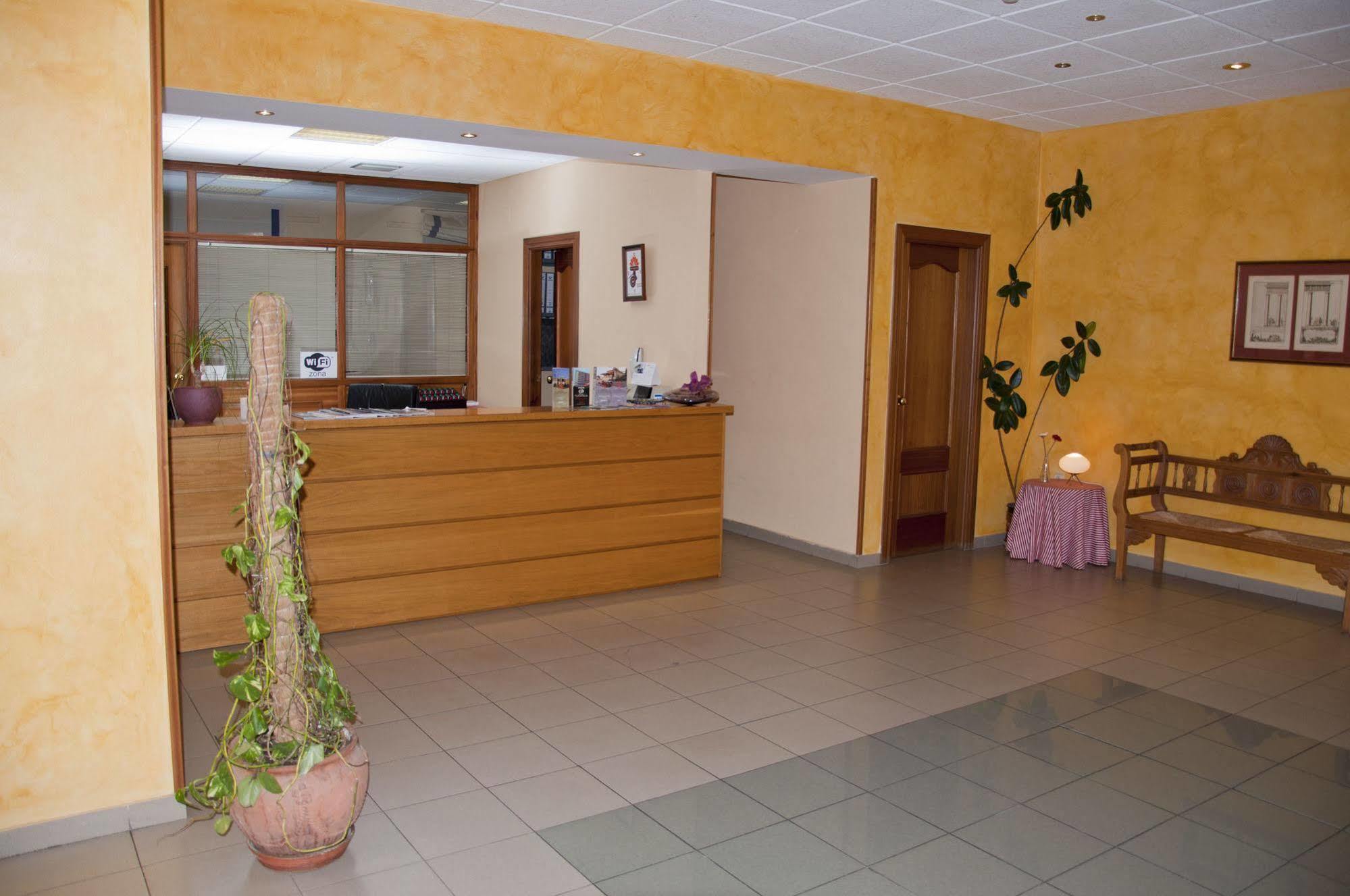 Mlc Benavente Hotel ภายนอก รูปภาพ